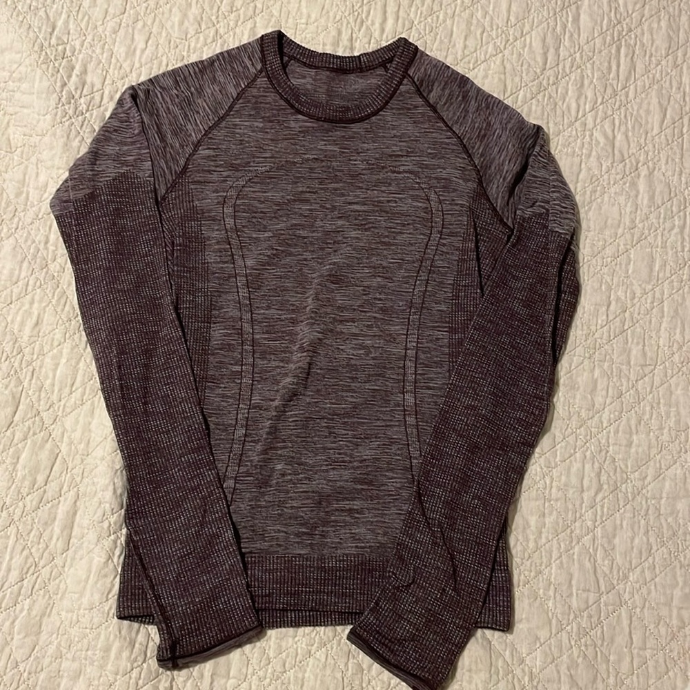 Women’s Run Swiftly Long Sleeve (Size 6)
